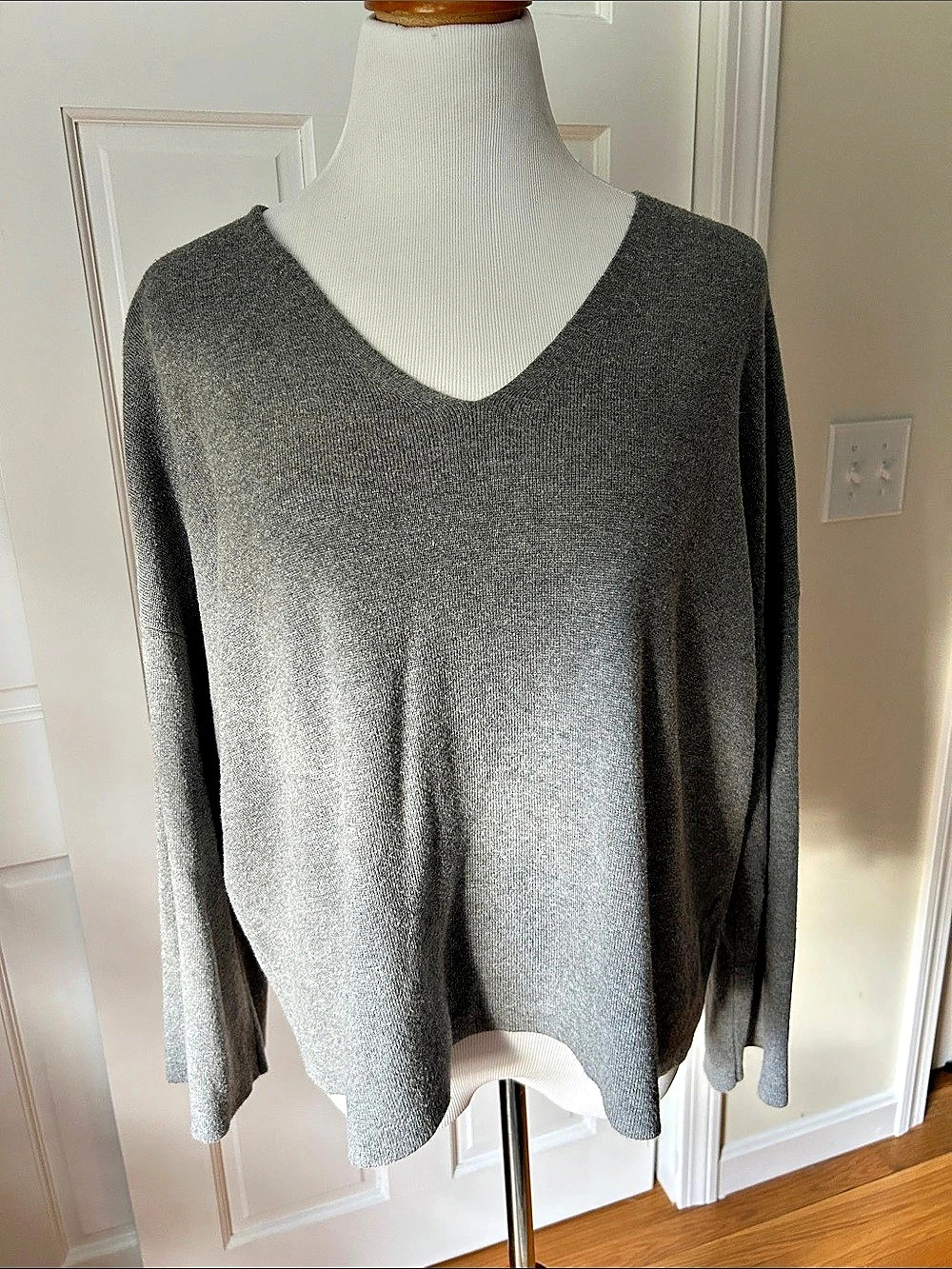 Old Navy Gray V-Neck Sweater XL Like New
